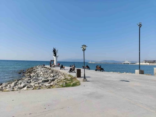Kuşadası, Mart ayında yazı yaşadı
