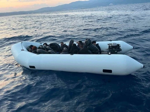 Kuşadası&rsquo;nda 18 d&uuml;zensiz g&ouml;&ccedil;men kurtarıldı
