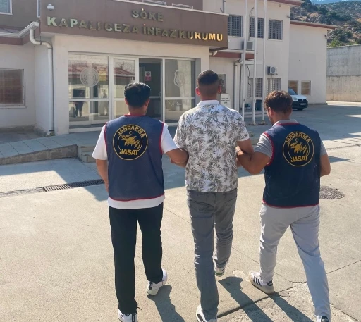 Kuşadası&rsquo;nda 20 yıl hapis cezası ile aranan şahıs yakalandı
