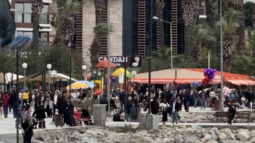Kuşadası’nda bayram bereketi
