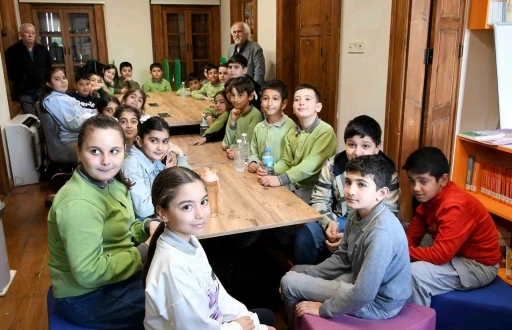 Kuşadası’nda çocuklar şiir yazmanın püf noktalarını öğrendi
