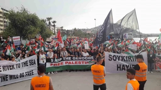 Kuşadası’nda Filistin’e destek yürüyüşü
