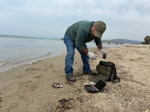 Kuşadası&rsquo;nda iki deniz kaplumbağası &ouml;l&uuml; bulundu
