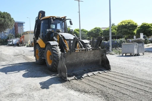 Kuşadası&rsquo;nda sıcak asfalt &ccedil;alışması
