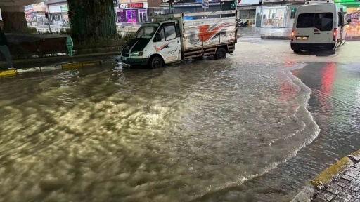 Kuşadası&rsquo;nda şiddetli yağış ve dolu etkili oldu
