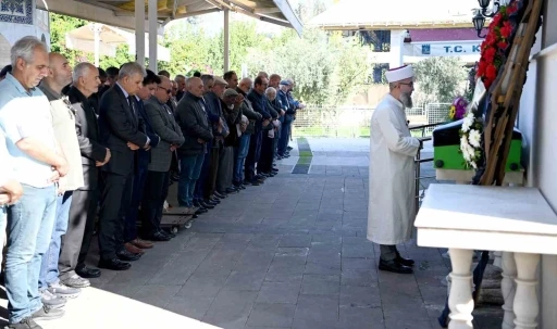 Kuşadası’nın sevilen doktoru son yolculuğuna uğurlandı
