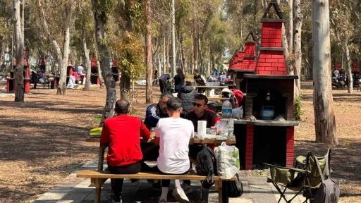Kuşadası Sevgi Plajı, piknikçilerin yeni buluşma noktası oldu
