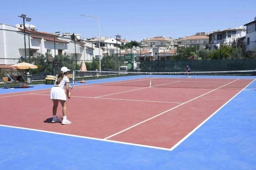 Kuşadası Tenis Kul&uuml;b&uuml; 27 bin sporseveri ağırladı
