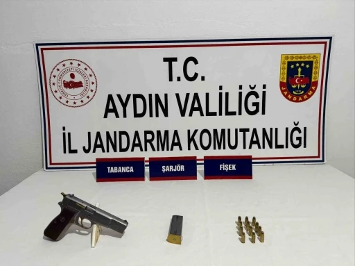 Kuşadası ve Söke’de ruhsatsız av tüfeği ve tabanca ele geçirildi
