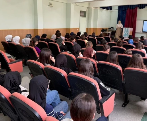 K&uuml;tahya Akşemsettin Kız AİHL&rsquo;de motivasyon programı
