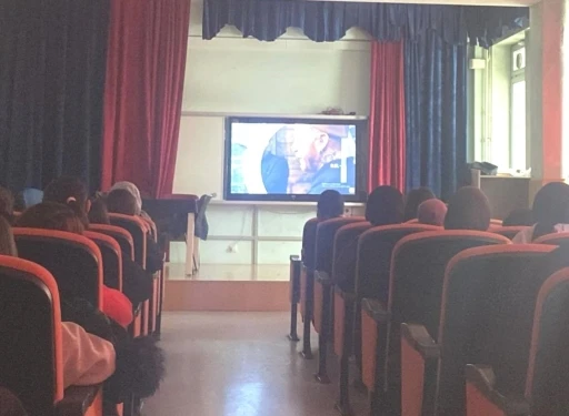 K&uuml;tahya Akşemsettin Kız Anadolu İmam Hatip Lisesinde belgesel g&ouml;sterimi

