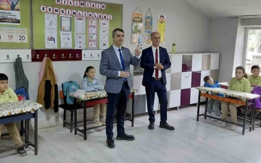 K&uuml;tahya ASE Sosyal Bilimler Lisesi&rsquo;nden G&uuml;ld&uuml;ren k&ouml;y&uuml; okuluna anlamlı ziyaret

