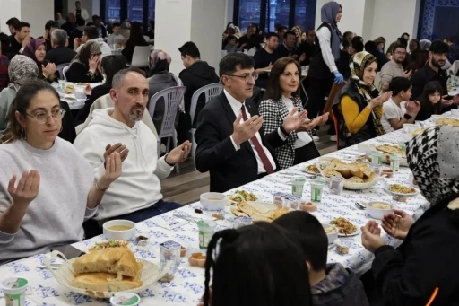 K&uuml;tahya Belediyesi personeli iftar sofrasında buluştu
