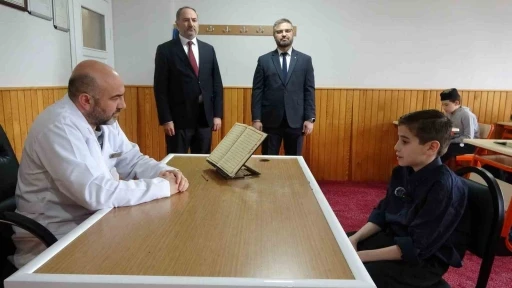 K&uuml;tahya&rsquo;da 11 yaşındaki &Ouml;mer Sabri 8 ayda hafız oldu
