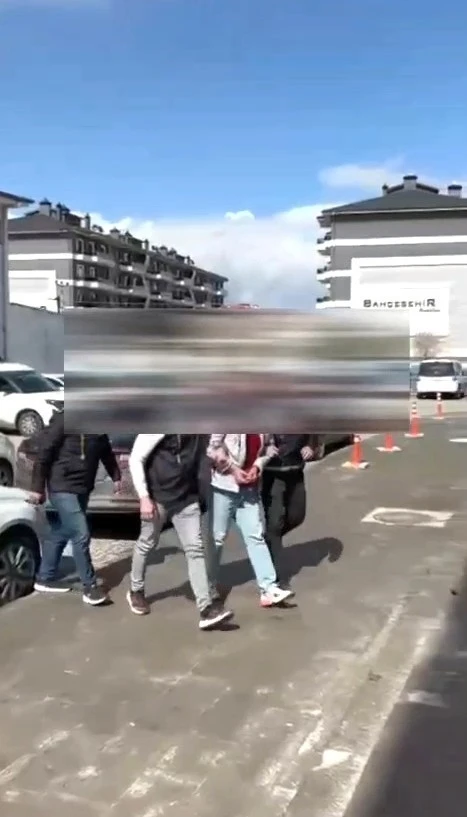 K&uuml;tahya&rsquo;da 20 yıl 4 ay hapis cezası bulunan firari yakalandı
