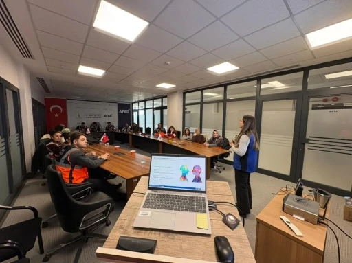 K&uuml;tahya&rsquo;da 21 g&ouml;n&uuml;ll&uuml;ye AFAD eğitimi verildi
