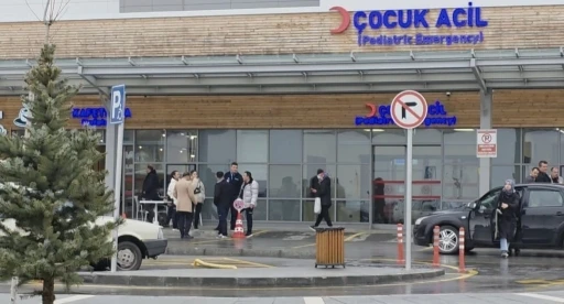 K&uuml;tahya&rsquo;da 23 &ouml;ğrenci zehirlenme ş&uuml;phesiyle hastaneye kaldırıldı
