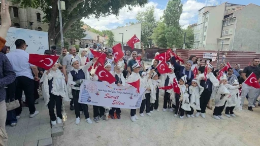 K&uuml;tahya&rsquo;da 27 &ccedil;ocuk i&ccedil;in vakıf geleneğiyle s&uuml;nnet ş&ouml;leni d&uuml;zenlendi
