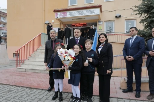 K&uuml;tahya&rsquo;da 570 okuldaki 90 bin 373 &ouml;ğrenci karne heyecanı yaşadı
