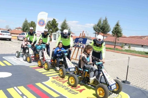 K&uuml;tahya&rsquo;da anaokulu ve ilkokul &ouml;ğrencilerine trafik eğitimi
