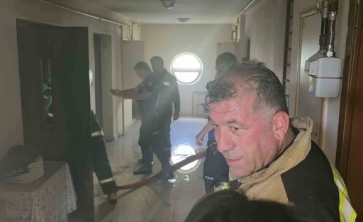 K&uuml;tahya&rsquo;da apartmanda yangın paniği: 2 kişi dumandan etkilendi
