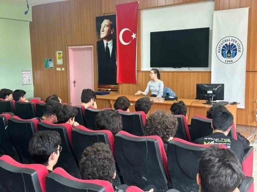 Kütahya’da Araştırma Görevlisi Hidayet Pütün öğrencilerle buluştu

