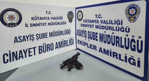 Kütahya’da asker eğlencesinde havaya ateş açan 2 maganda yakalandı
