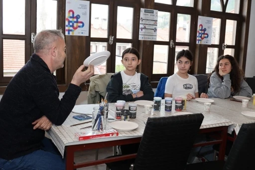 Kütahya’da çocuklar sanatla buluşuyor
