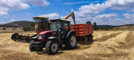 K&uuml;tahya&rsquo;da demonstrasyon parsellerinde ilk arpa hasadı yapıldı
