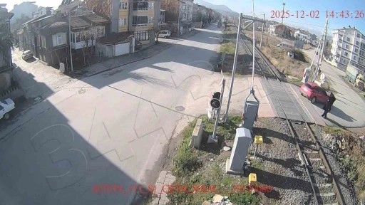 K&uuml;tahya&rsquo;da dikkatsizliğin sebep olduğu kazalar kameraya yansıdı
