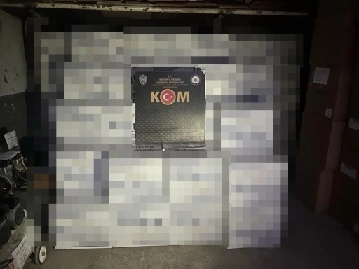 K&uuml;tahya&rsquo;da durdurulan ara&ccedil;ta 5 milyon makaron ele ge&ccedil;irildi
