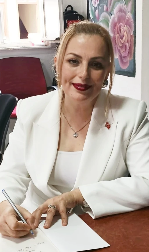 Kütahya’da edebiyat öğretmeni Nuray Doğan’ın &quot;Bana Emanet&quot; isimli şiir kitabı yayınlandı
