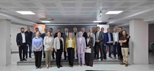K&uuml;tahya&rsquo;da Eğitim Kurumları Y&ouml;netici Yetiştirme Programı tamamlandı
