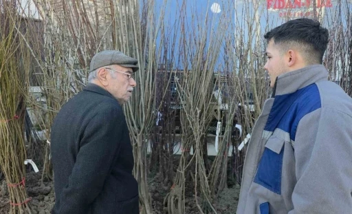 K&uuml;tahya&rsquo;da fidan satışlarına ilgi
