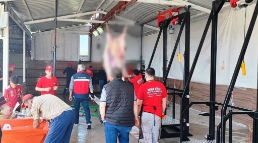 K&uuml;tahya&rsquo;da ge&ccedil;ici kurban kesim yerlerine y&ouml;nelik denetimler s&uuml;r&uuml;yor
