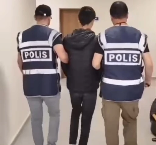 Kütahya’da hırsızlık zanlısı saklandığı binanın çatısında yakalandı
