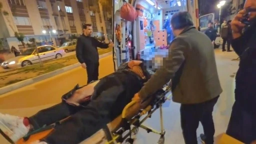 K&uuml;tahya&rsquo;da iki gen&ccedil; bı&ccedil;aklı saldırıda yaralandı
