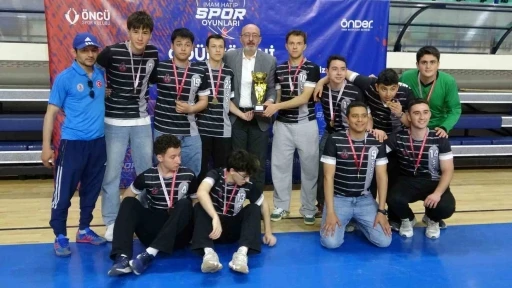 K&uuml;tahya&rsquo;da ilk kez d&uuml;zenlenen &rsquo;İmam Hatip Spor Oyunları&rsquo; b&uuml;y&uuml;k heyecana sahne oldu
