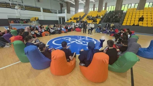 K&uuml;tahya&rsquo;da işitme engelli bireyler ve &ouml;ğrenciler "Ritimde Birlikteyiz" etkinliğinde buluştu

