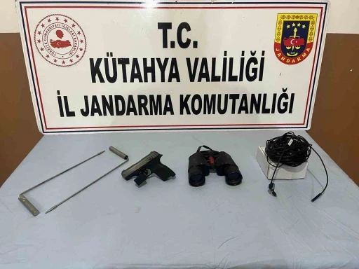 Kütahya’da jandarmadan kaçak kazı operasyonu: 2 şüpheli gözaltına alındı
