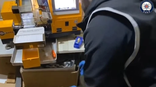 Kütahya’da kaçak makaron ve fişek ele geçirildi, 1 şüpheli tutuklandı
