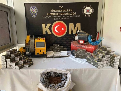 Kütahya’da kaçak makaron ve fişek ele geçirildi
