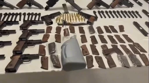 K&uuml;tahya&rsquo;da ka&ccedil;ak silah ve uyuşturucu operasyonu, 5 ş&uuml;pheli yakalandı
