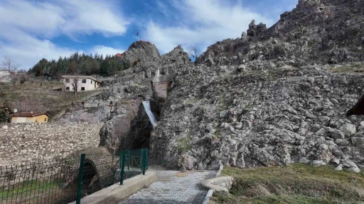 K&uuml;tahya&rsquo;da kayıp kız &ccedil;ocuğunun cansız bedeni dere kenarında bulundu
