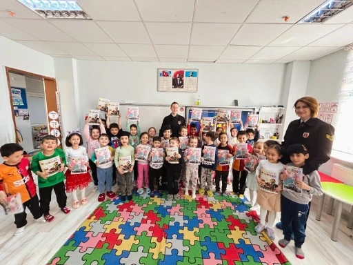 Kütahya’da minik öğrenciler &quot;Tim Jandarma&quot; çizgi filmini izledi
