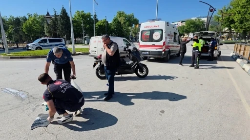 K&uuml;tahya&rsquo;da motosiklet ile elektrikli bisiklet &ccedil;arpıştı: 1 yaralı
