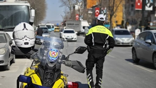 K&uuml;tahya&rsquo;da motosiklet s&uuml;r&uuml;c&uuml;lerine y&ouml;nelik trafik denetimi
