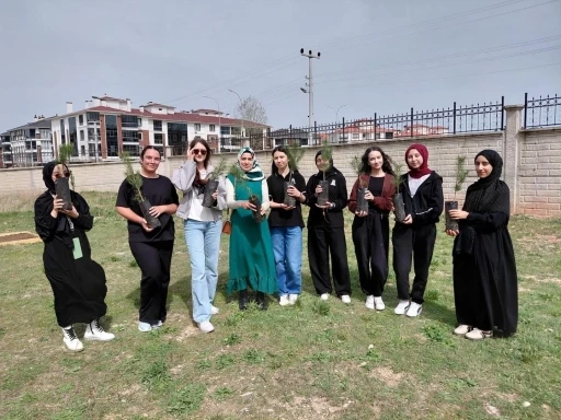 K&uuml;tahya&rsquo;da &ouml;ğrencilerden doğaya anlamlı katkı
