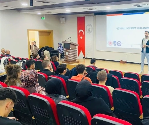 Kütahya’da öğrencilere siber güvenlik ve bilinçli internet kullanımı semineri
