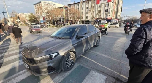 K&uuml;tahya&rsquo;da otomobil ile motosiklet &ccedil;arpıştı: 1 yaralı
